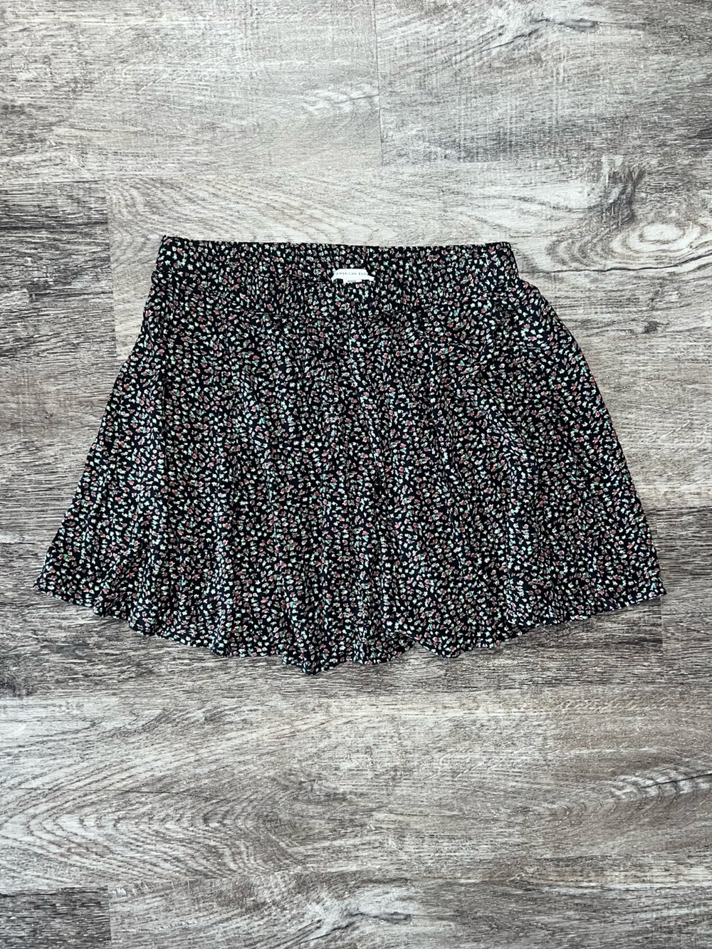 American Eagle Outfitters Black Floral Flowy Mini Skirt Women’s Size Medium